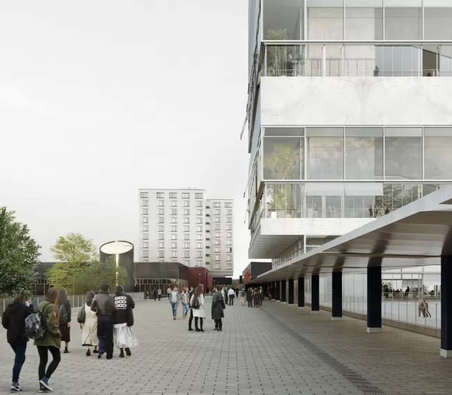 Blick &uuml;ber den Boulevard entlang des neuen H&ouml;rsaal- und Veranstaltungszentrums