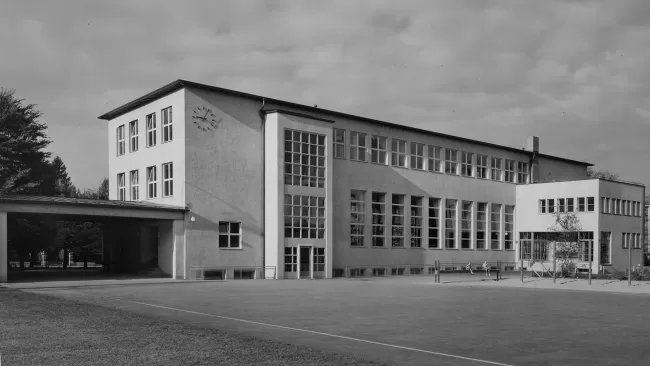 Schule Hofacker, Schulhaus von Hermann Herter, Ansicht von Osten, 1938, Baugeschichtlichtes Archiv Z&uuml;rich